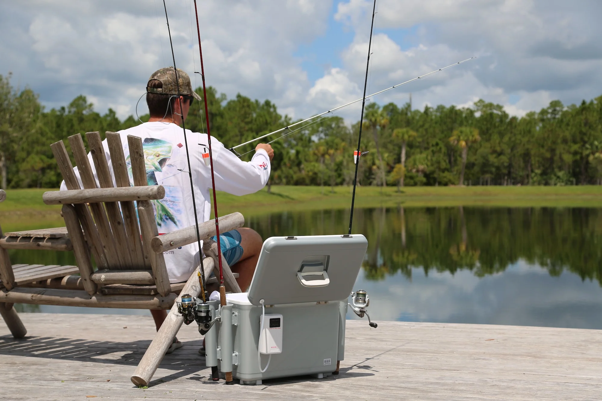 Engel 30Qt Live bait Pro Cooler with AP4 XL Rechargeable Aerator, Rod Holders & Stainless Hardware - Image 8